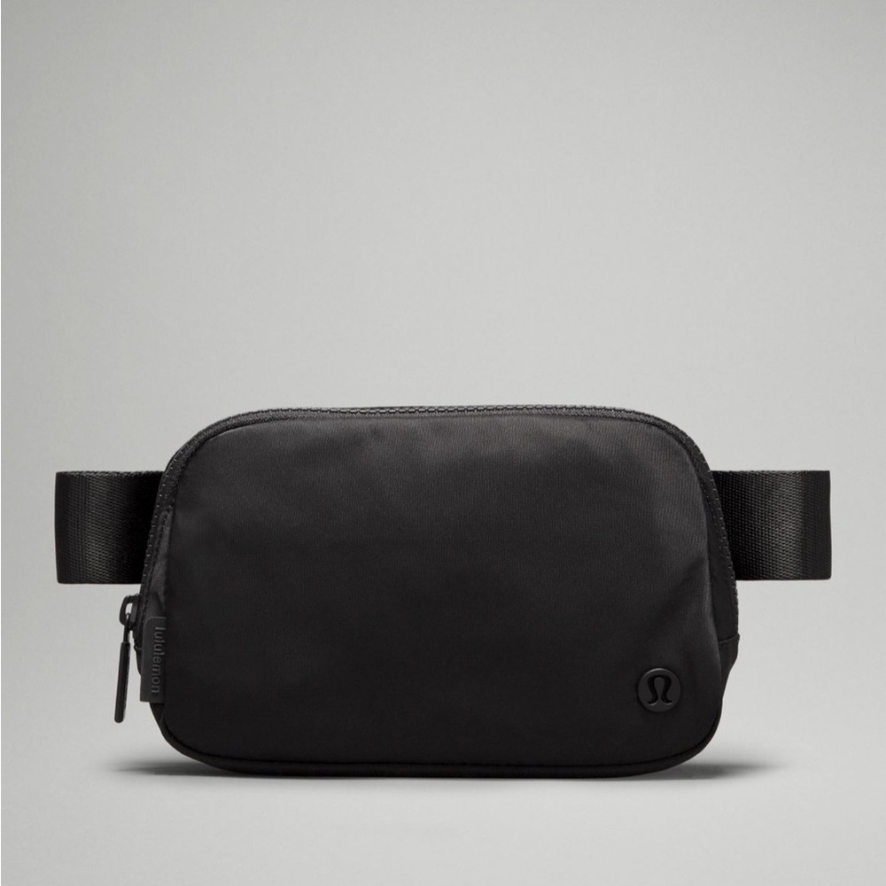 Lululemon Everywhere Belt Bag, Black Color, Adjustable,Unisex, New With Tag